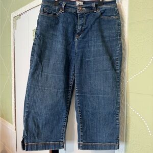 Levi's Dark Blue Capri Jeans with Red Stitching